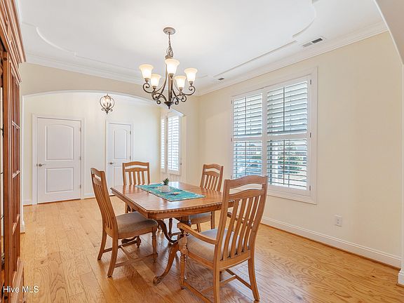 3rd image of 2358 St James Drive SE