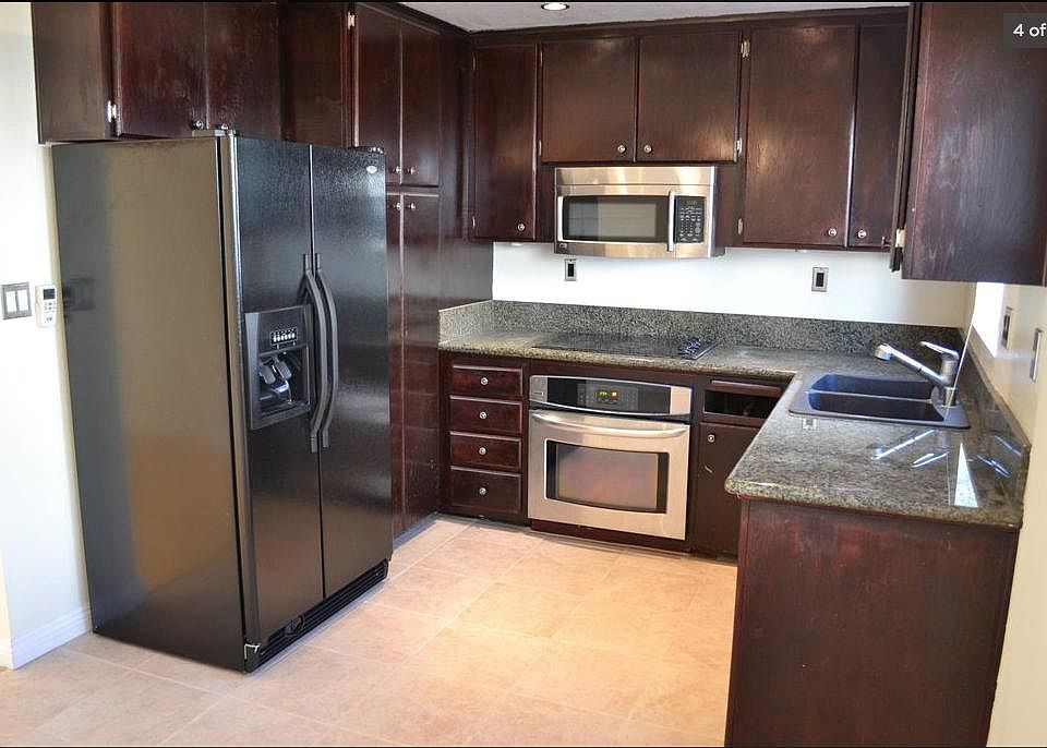 1st image of 637 W 14th St