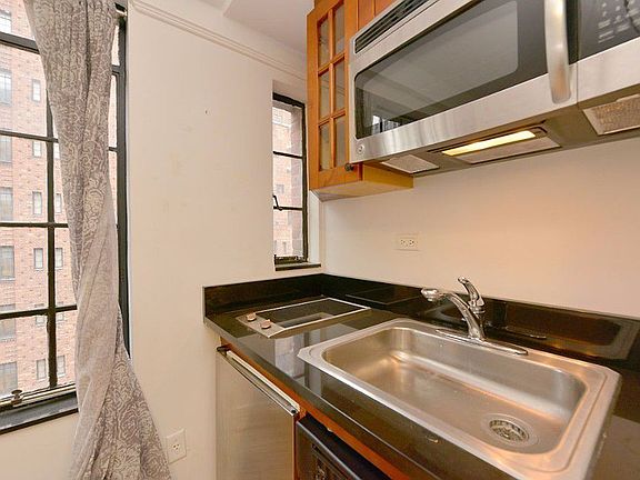 4th image of 304 E 41st St #A1404