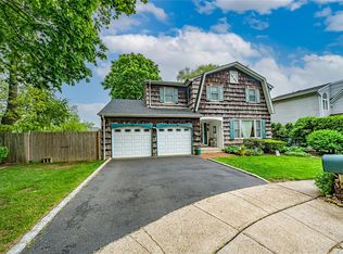 42 Forester Ct, Northport, NY 11768