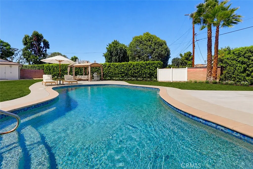 3 bed, 1185 sqft, $4,000 — Photo 4
