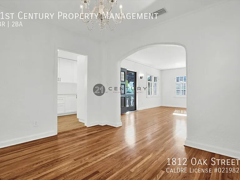 1812 Oak St — Photo 12