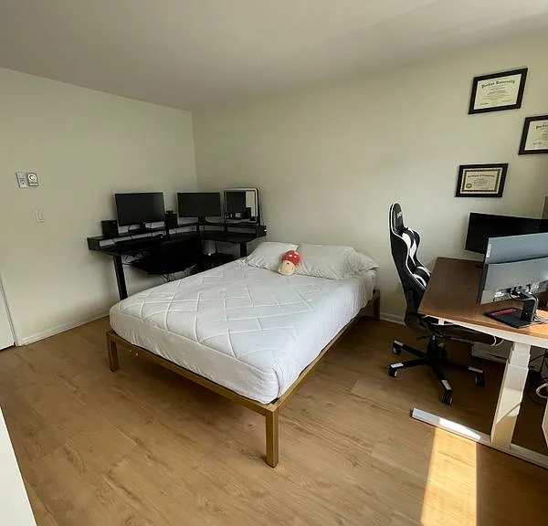 13 W Washington Ave #15 — Photo 2