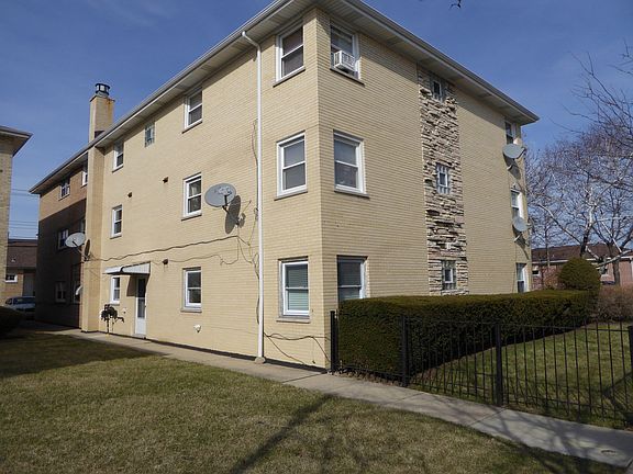 2nd image of 5700 W Montrose Ave