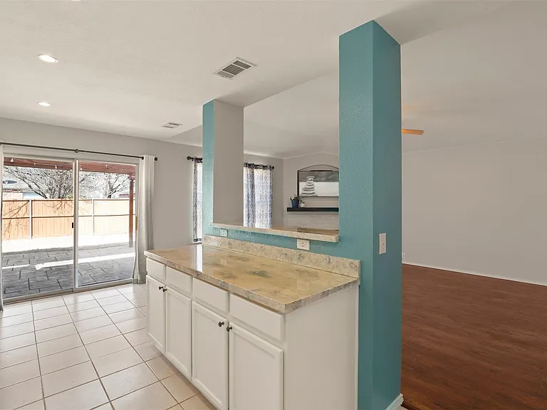 2201 Tailburton Ct — Photo 14