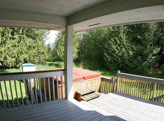 Deck & Hot Tub