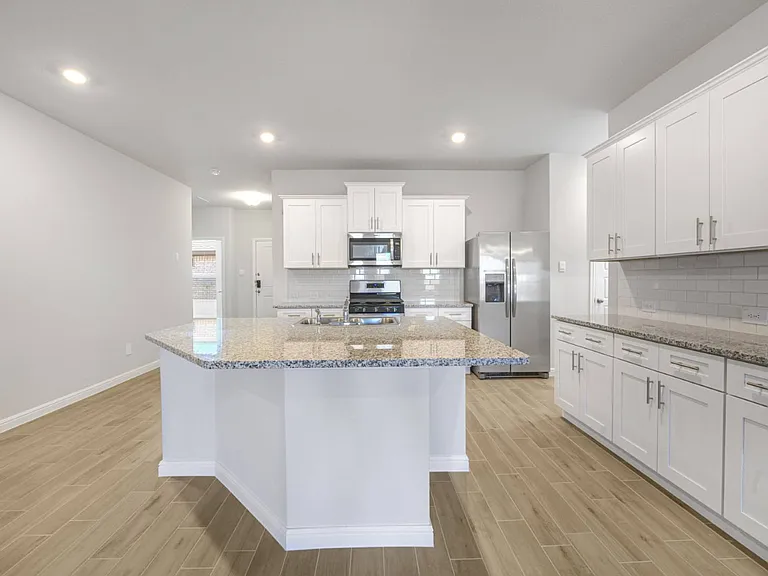 1208 Patti Ln — Photo 3