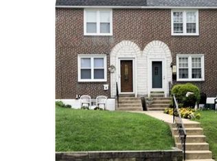 330 Westpark Ln, Clifton Heights, PA 19018