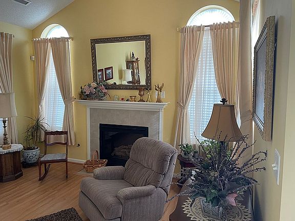 Family Room w/ Gas Fireplace