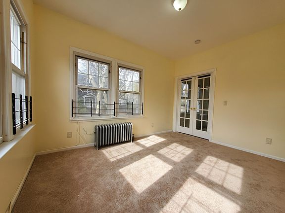 3rd image of 353 Warwick Ave #2