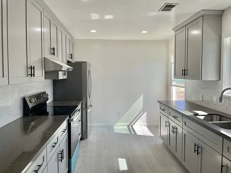 21421 Rizzo Ave — Photo 8