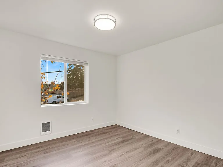Maple Leaf Residences — Photo 24