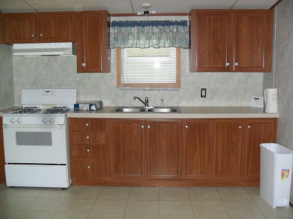 4th image of 1017 S 75th St