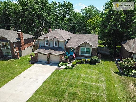 2nd image of 3104 NW Castle Dr