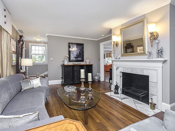 5th image of 39 Waverly St