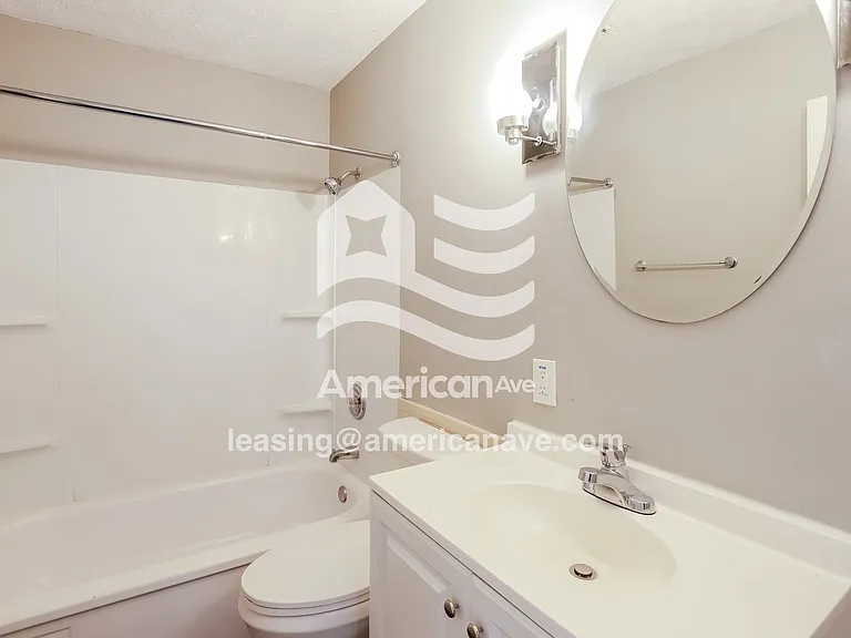 1335767_010_wm_-_main_bathroom_13381222.jpg
