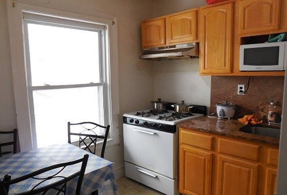 3rd image of 8607 109th St