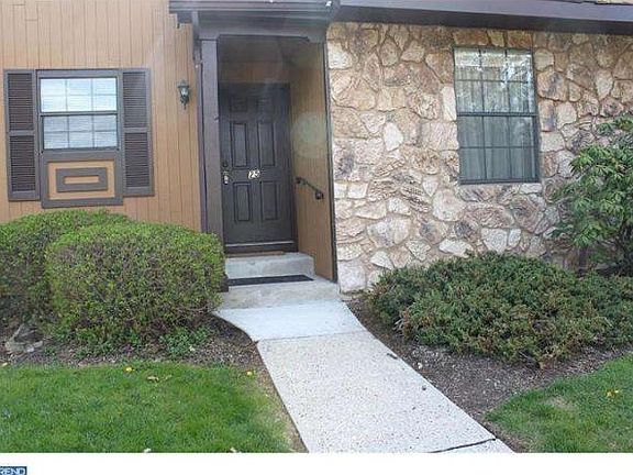 2nd image of 25 Adele Ct