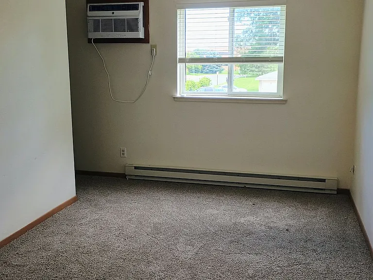 488 N Welco Dr #22 — Photo 2