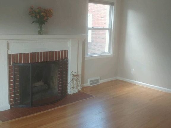4th image of 15228 Regina Ave