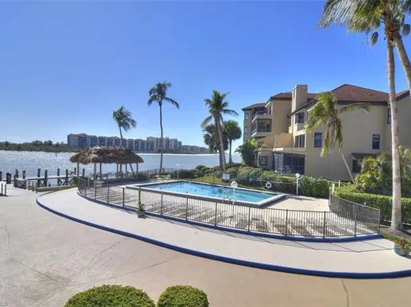 60 Pelican St W APT 208, Naples, FL 34113