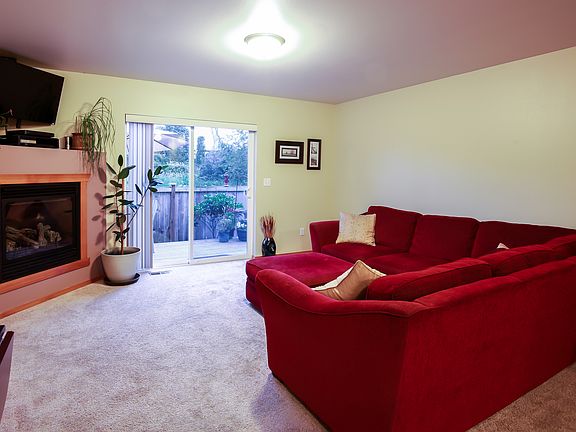 Living Rm with Gas Fireplace