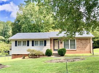 2716 Woodbury Dr, Burlington, NC 27217