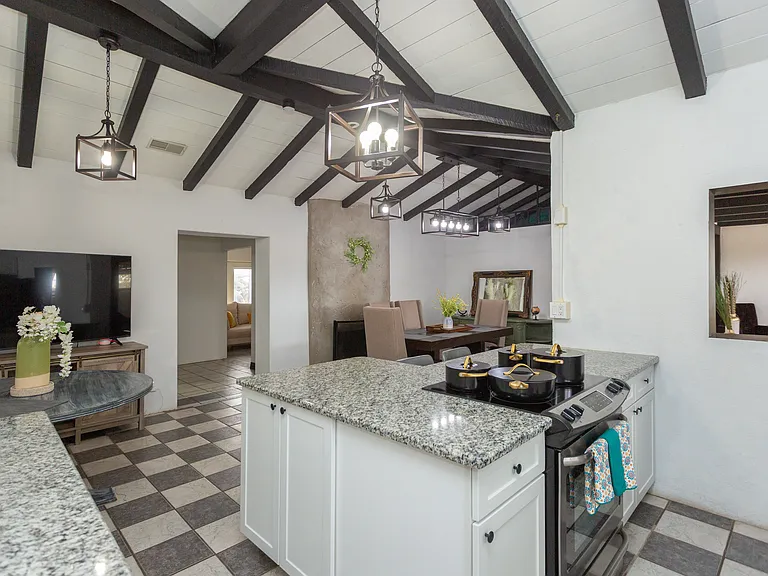 610 W Hermosa Dr — Photo 10