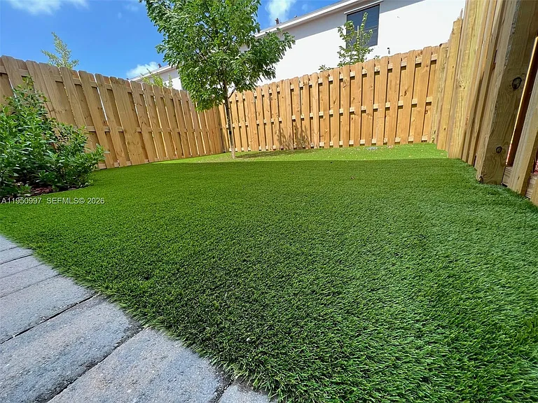 429 NE 12th Ave #0 — Photo 6