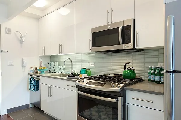 Rented by Red Apple Group | media 19