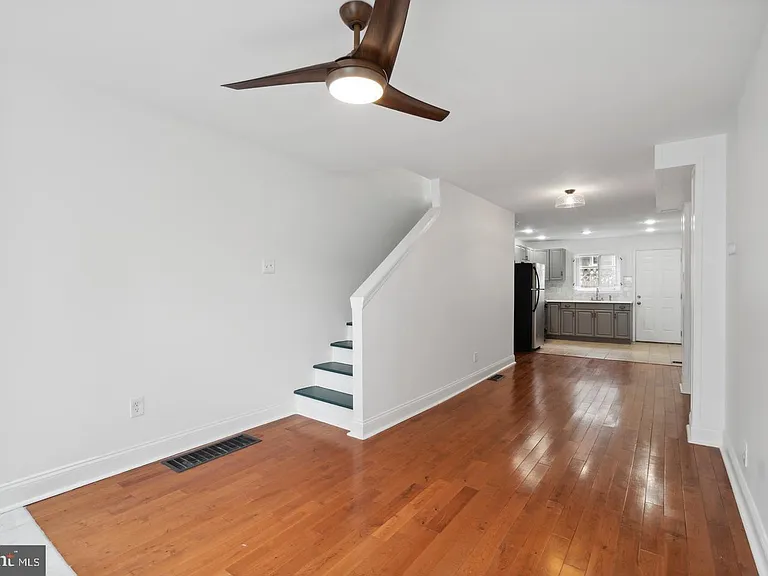 1563 E Hewson St — Photo 5