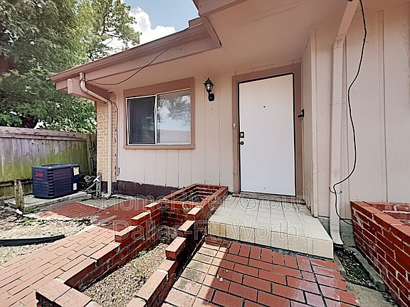 3rd image of 2802 W Walnut Hill Ln
