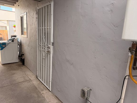 2nd image of 613 Ivy St