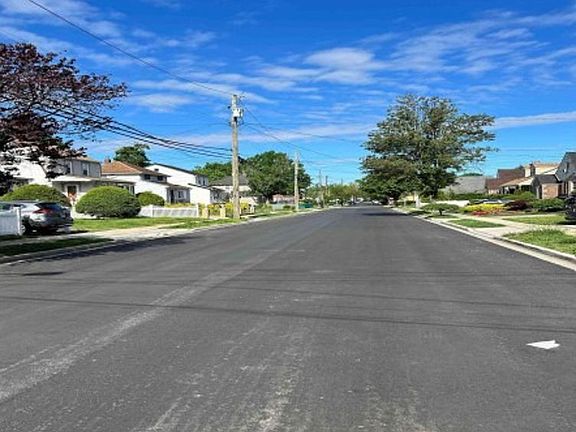 Exterior Neighborhood (street photo)