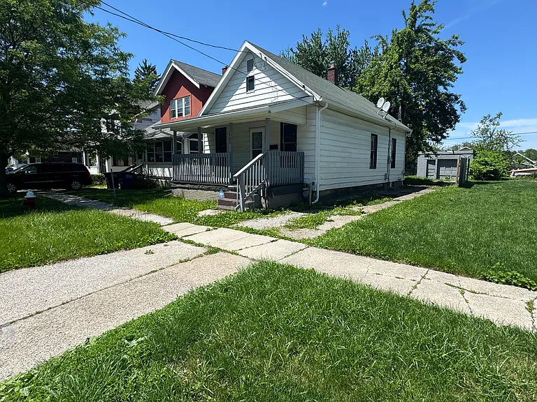 703 Ashwood Ave — Photo 2