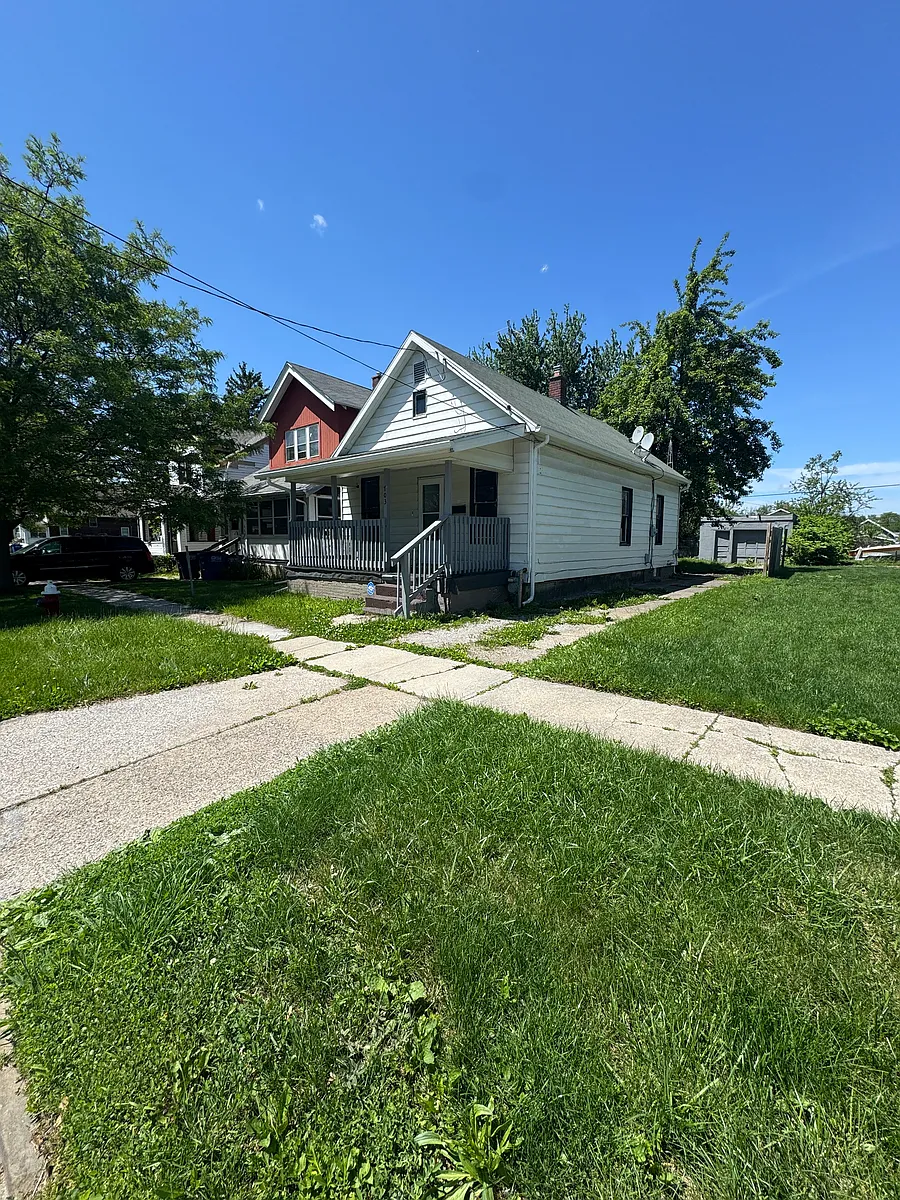 Building Photo - 703 Ashwood Ave