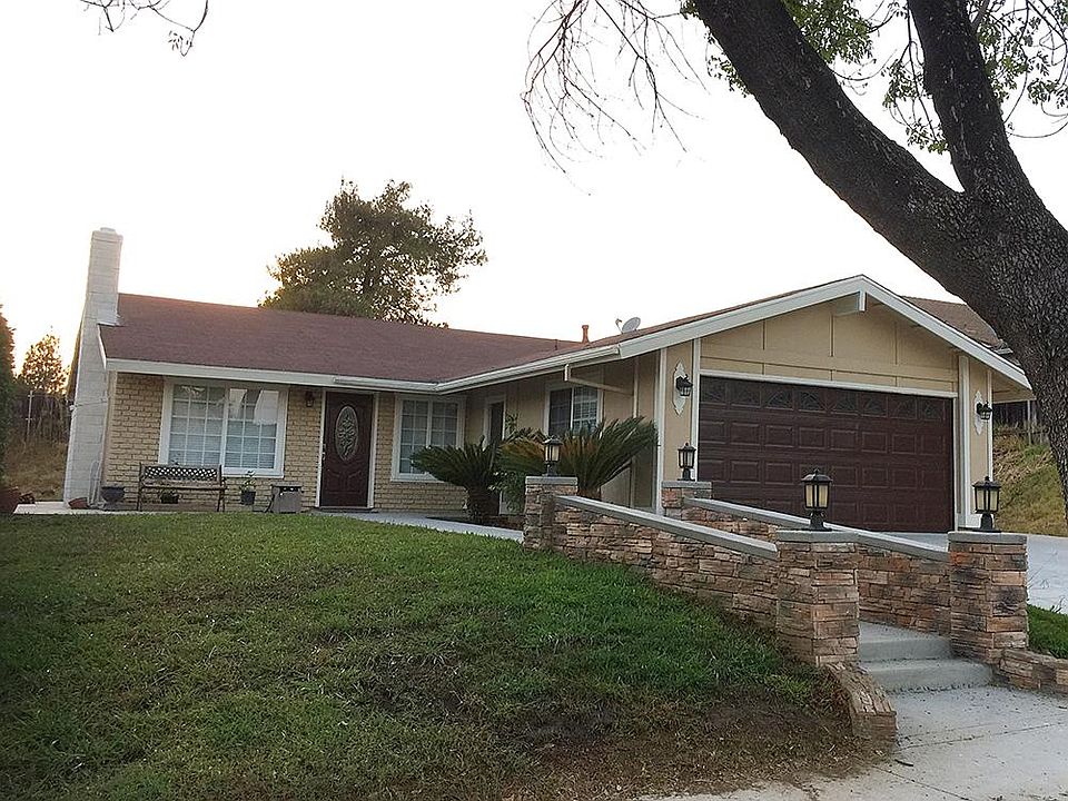 1st image of 15674 Ponderosa Ln