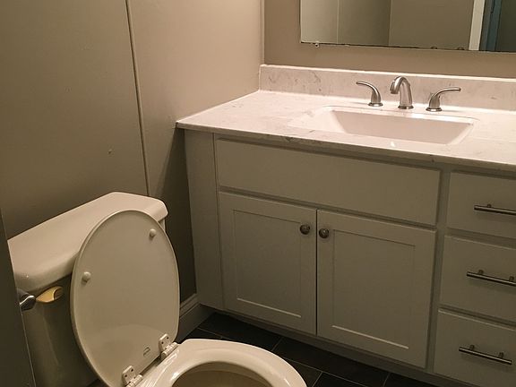 5th image of 732 Fairview Ave NE #1