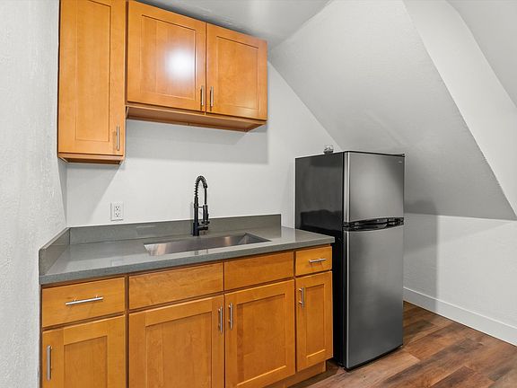 5th image of 10818 Lakeview Ave SW #3