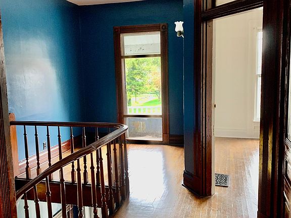 4th image of 52 S 13th St #1/2