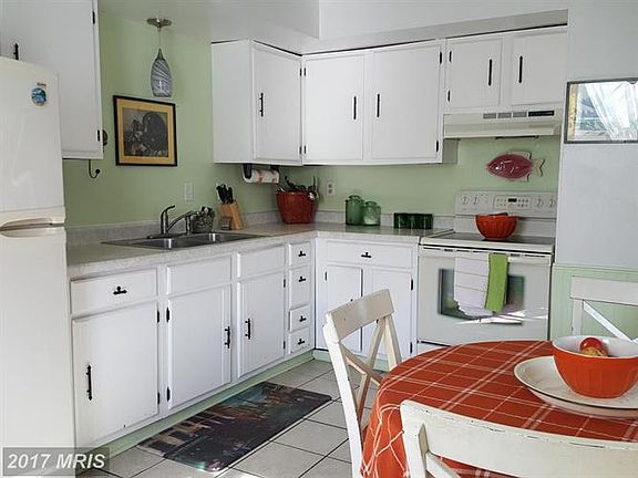 3rd image of 413 Cherrydale Ave