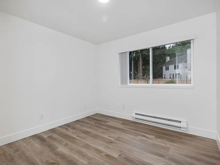 1022 N 192nd St — Photo 12