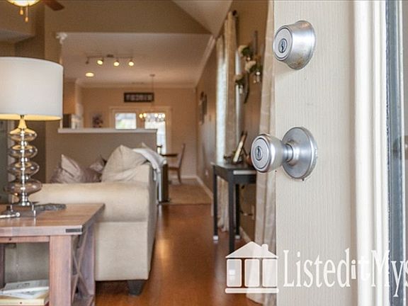 3rd image of 117 Oxmoor Glen Cir