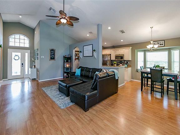 5th image of 17417 Woodfair Dr