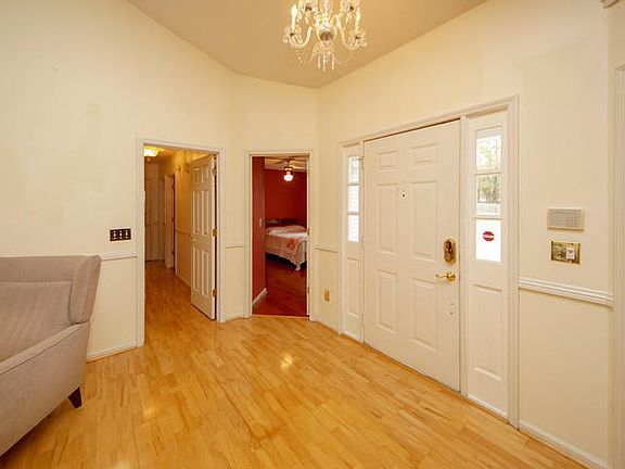 3rd image of 104 Indigo Ct