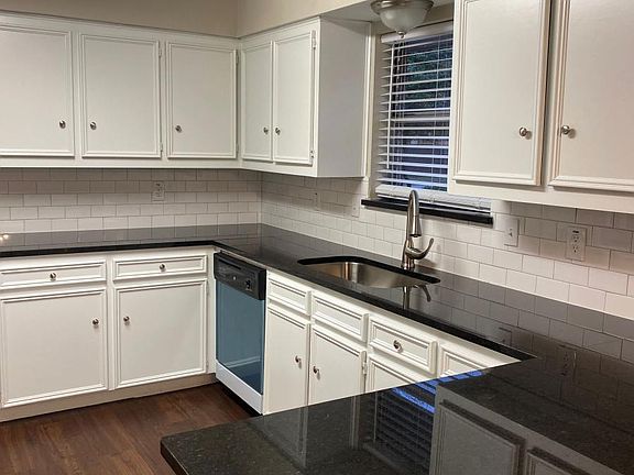 5th image of 310 Kingsbridge Dr