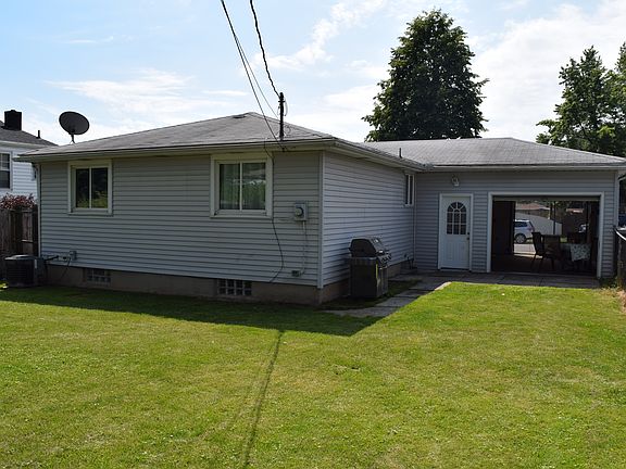 3rd image of 108 E Toulon Dr