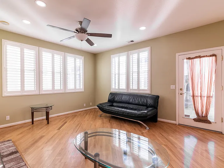 3027 Calle De Las Flores — Photo 11