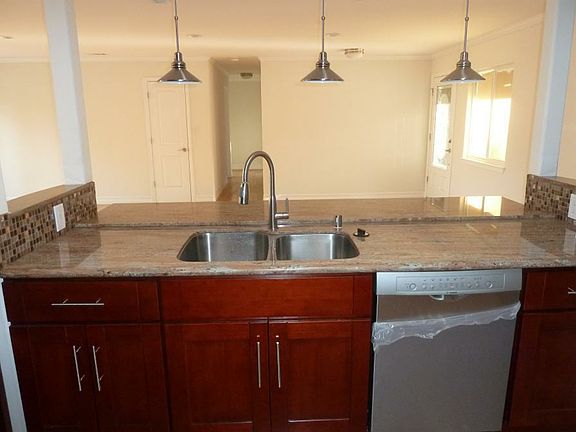 2nd image of 913 Orchard Ln