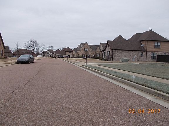 4th image of 4999 Laurel Greens Dr